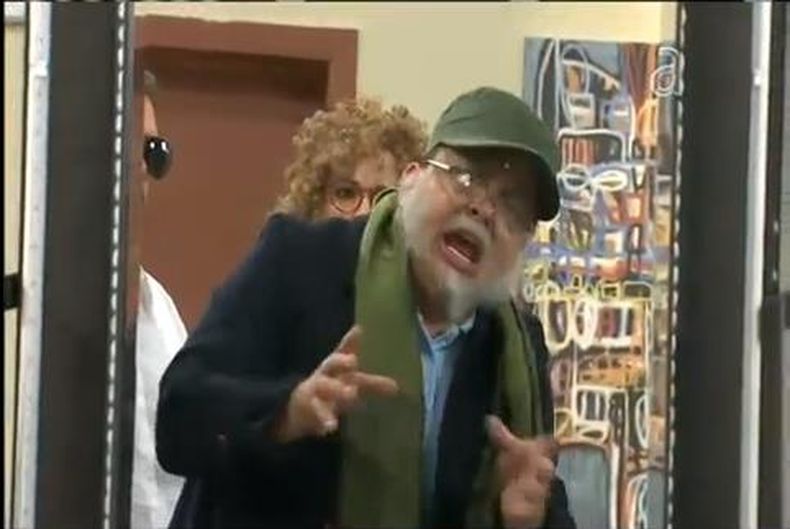 Carlucho parodia la reaparición del dictador Fidel Castro el pasado 8 de enero en La Habana.