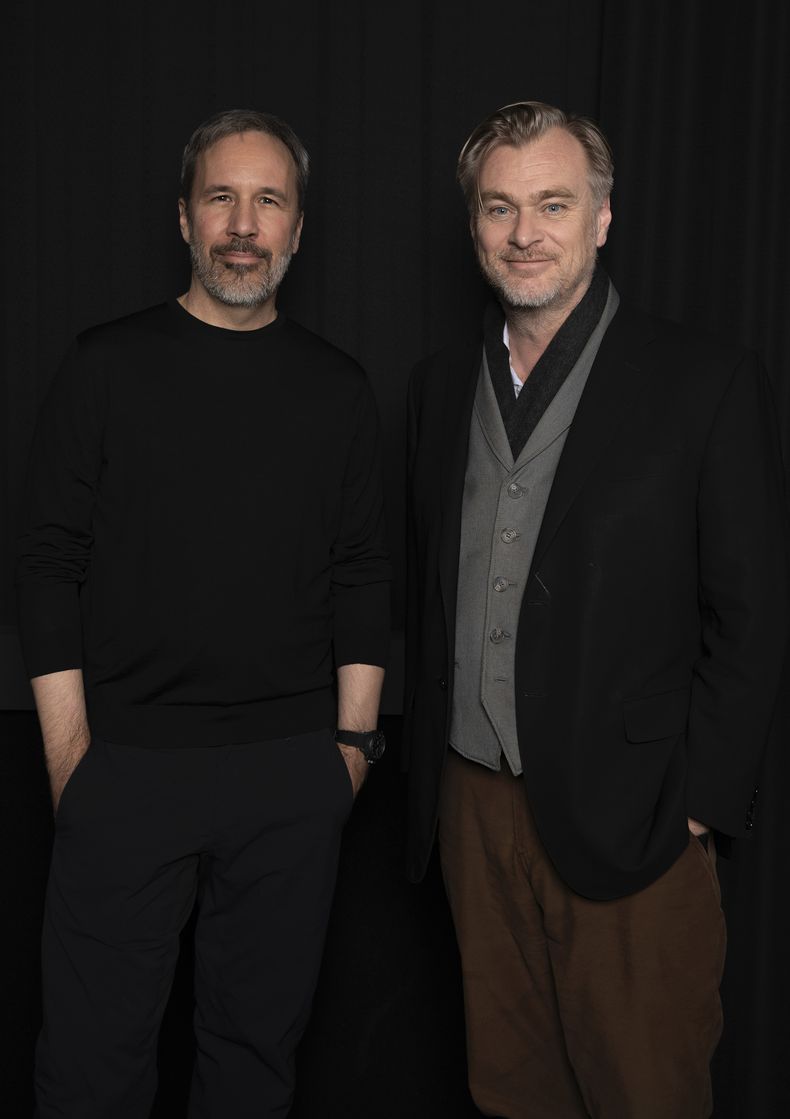 Denis Villeneuve, izquierda, y Christopher Nolan posan para un retrato el viernes 2 de febrero de 2024, en Los Ángeles. (Foto Rebecca Cabage/Invision/AP)