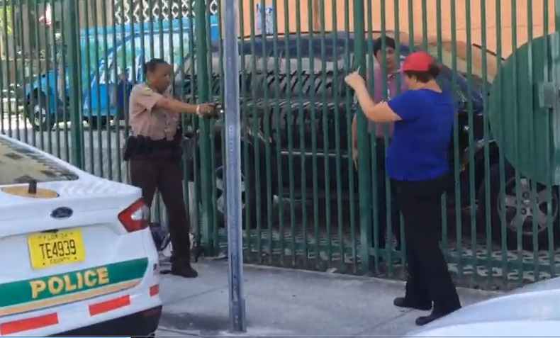 mujer se enfrenta.png