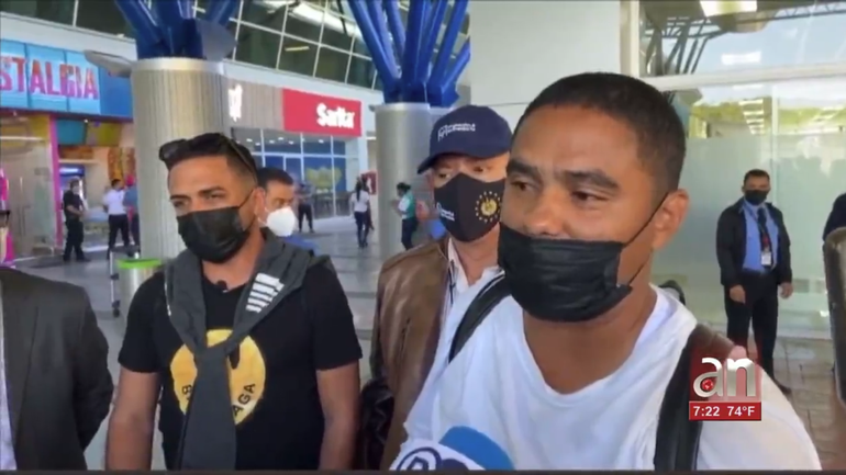 Las primeras imágenes de los opositores  cubanos Esteban Rodríguez y Héctor Luis Valdés al llegar a El Salvador