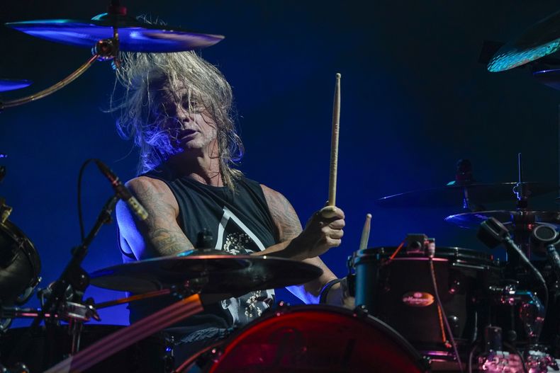 El baterista Will Hunt de la banda Evanescence durante su concierto en el festival HERA HSBC en la Ciudad de México el sábado 24 de agosto de 2024. (Foto AP/Aurea Del Rosario)