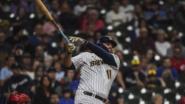 Tellez pega 2 HRs y Ceveceros derrotan 7-6 a Rojos