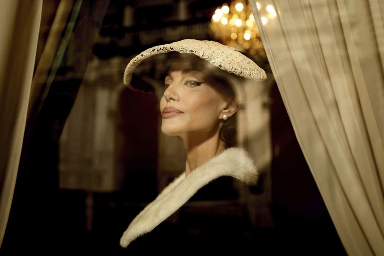 En esta imagen difundida por Netflix, Angelina Jolie como María Callas en una escena de Maria. (Pablo Larraín/Netflix vía AP)