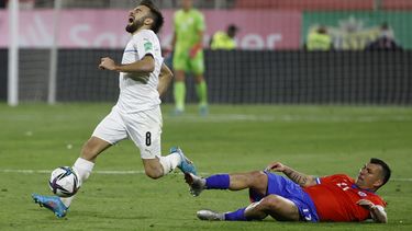 Fenerbahce ejerce opción de compra de uruguayo Rossi