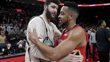 McCollum vuelve a Portland y ayuda en triunfo de Pelicans