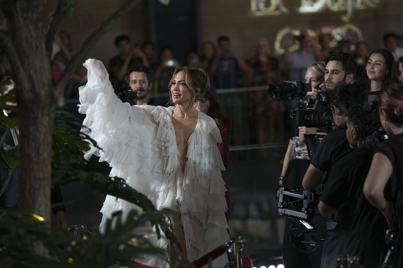 La actriz Jennifer Lopez posa en un evento promocional de la película de Netflix ATLAS en la Ciudad de México el martes 21 de mayo de 2024. (Foto AP/Marco Ugarte)