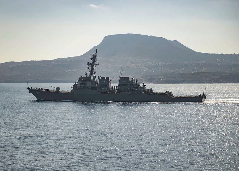 El destructor USS Carney en Souda Bay, Grecia. (Petty Officer 3rd Class Bill Dodge/U.S. Navy via AP)