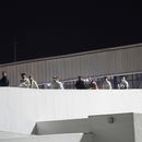 Migrantes caminan hacia México tras ser deportados de Estados Unidos en el puente El Chaparral en Tijuana, México, el 21 de enero del 2025. (AP foto/Felix Marquez)