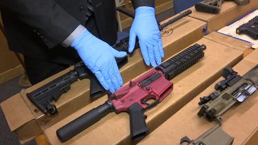Corte de EEUU pide revisar fallos sobre restricción de armas