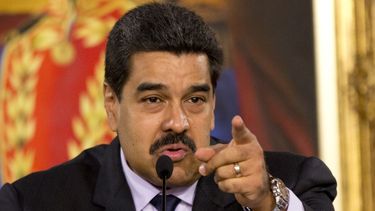 Maduro ordena remover a funcionarios que apoyan el referendo