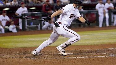 Debutante Carroll corona la remontada de Arizona ante Filis