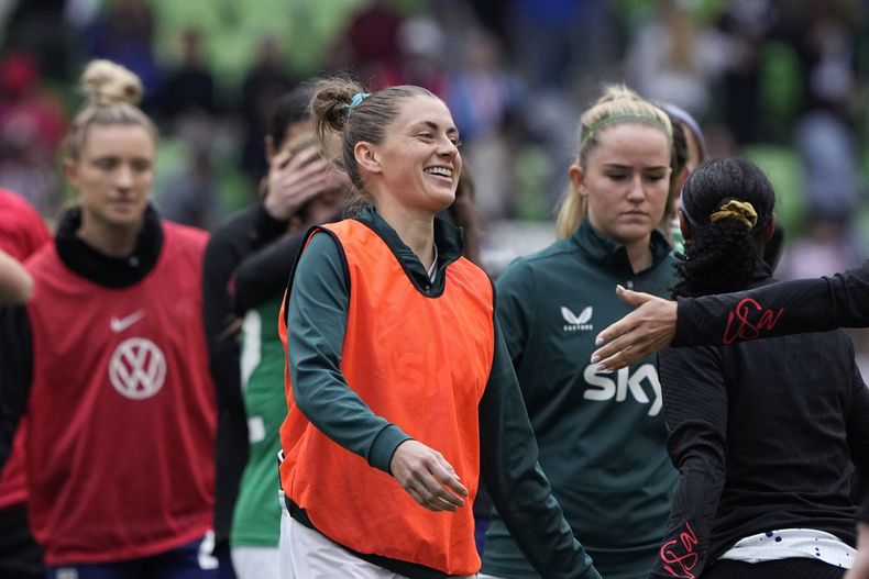 ARCHIVO - Foto del 8 de abril del 2023, Sinnead Farrelly con la selección de Irlanda durante un encuentro amistoso ante Estados Unidos. (AP Foto/Eric Gay, Archivo)