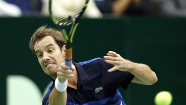 americateve | Richard Gasquet devuelve una pelota durante la final de la Copa del Kremlin contra Mikhail Kukushkin el 20 de octubre en Mosc&uacute;. El franc&eacute;s perdi&oacute; en la primera ronda en Basilea y despej&oacute; el camino de Roger Federer hacia la Fina