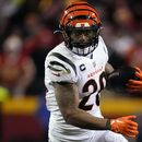 Eli Apple, cornerback de los Bengals de Cincinnati, corre en el partido ante los Chiefs de Kansas City, el 29 de enero de 2023 (AP Foto/Jeff Roberson, archivo)