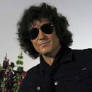 ARCHIVO - El rockero español Enrique Bunbury posa durante una conferencia de prensa en la Ciudad de México el 23 de octubre de 2017. (Foto AP/Berenice Bautista, archivo)