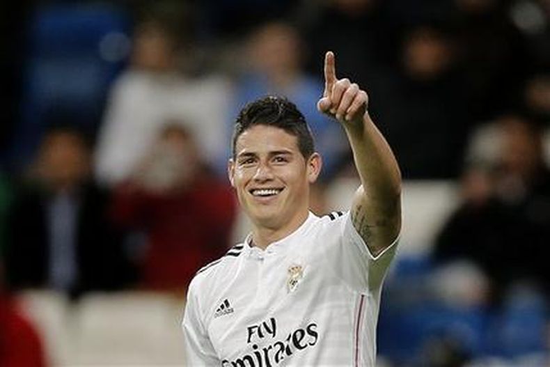 Real Madrid acumula 17 victorias seguidas en todas las competiciones y el sábado tendrá ocasión de igualar un récord si gana en la liga española al Celta de Vigo, mientras que el Barcelona, escolta en el campeonato, disputará el domingo el clásico ciudada