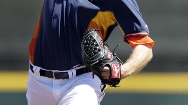 americateve | El serpentinero de los Astros Scott Feldman en acci&oacute;n contra los Nationals el 16 de marzo del 2014 en Kissimmee, Florida. Houston dijo que Feldman abrir&aacute; el juego inaugural de la temporada. (AP Photo/Carlos Osorio)
