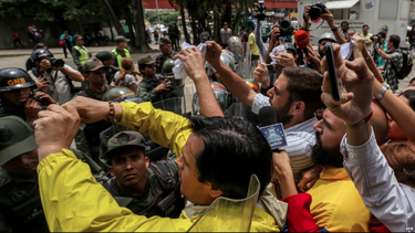 venezuela: fiscal gen. denuncia ruptura del orden constitucional; opositores salen a las calles