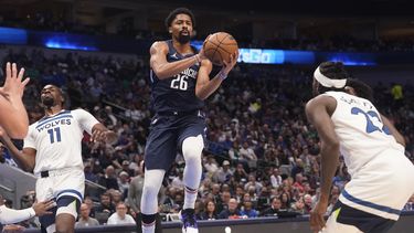 Mavs resisten y vencen 110-108 a Timberwolves