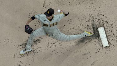 Gore y Cronenworth guían a Padres a triunfo ante Cerveceros