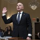 El secretario de Seguridad Nacional de Estados Unidos Alejandro Mayorkas en el Congreso en Washington el 16 de abril de 2024. (Foto AP/Jose Luis Magana)
