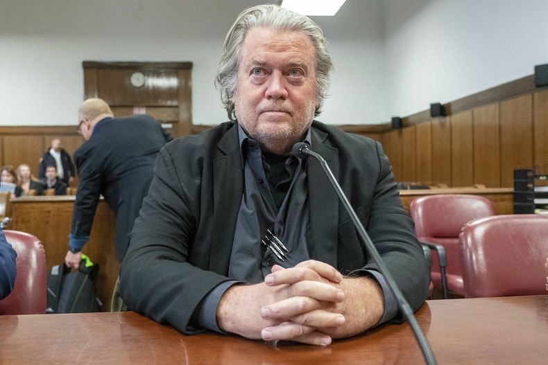ARCHIVO - Steve Bannon comparece en una corte de Nueva York, el 12 de enero de 2023. (Steven Hirsch/New York Post via AP, Pool, File)
