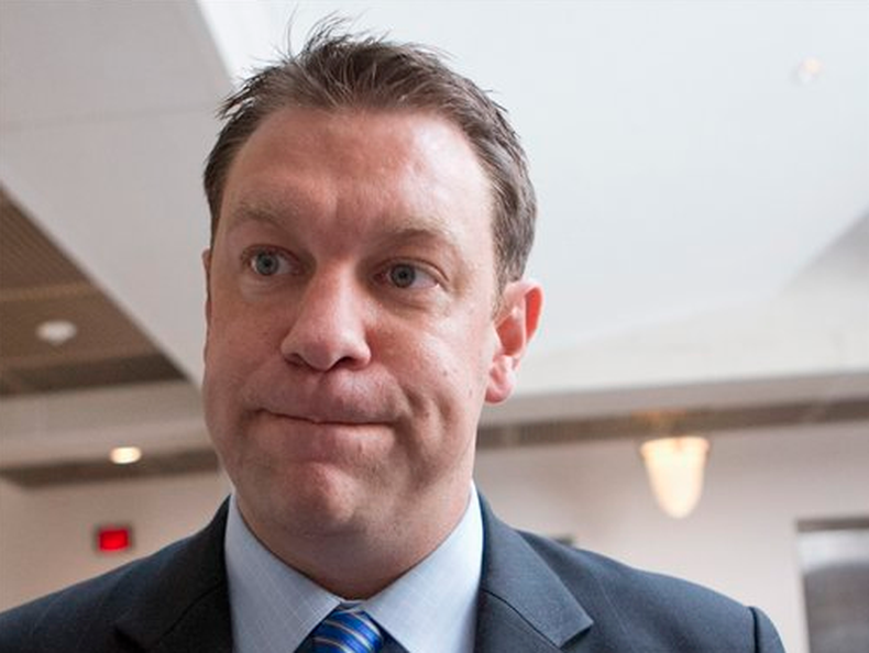 El legislador republicano por Florida, Trey Radel, en la sede del Congreso en Washington, el 3 de septiembre de 2013. Autoridades presentaron cargos contra el congresista por posesión de drogas, el 19 de noviembre de 2013. (Foto AP/J. Scott Applewhite, Ar