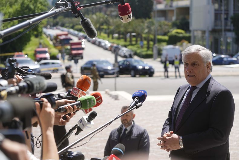 El ministro de Exteriores de Italia, Antonio Tajani, en Roma el 26 de abril de 2023. (Foto AP /Gregorio Borgia)