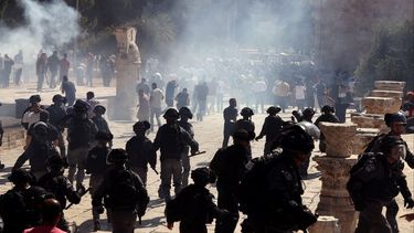 al menos 169 heridos en choques entre palestinos y policia israeli en jerusalen