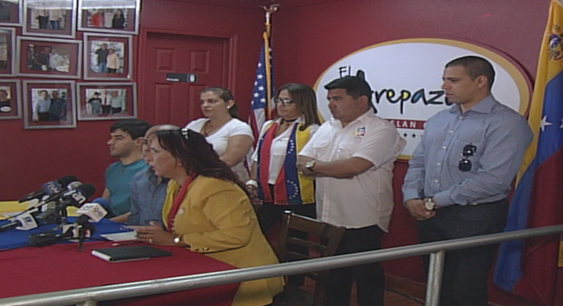 VENEZOLANOS AREPAZO.png