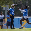 Derwin James extiende contrato con los Chargers