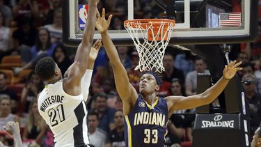 Whiteside y Heat doblegan 95-89 a Pacers