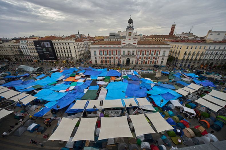 Un campamento de manifestantes contra la crisis de vivienda en España, en Madrid, el 30 de septiembre del 2026. (AP foto/Manu Fernandez)