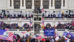 El asalto al Capitolio en Washington, por parte de partidarios del presidente Donald Trump, el 6 de enero del 2021. (AP foto/John Minchillo)