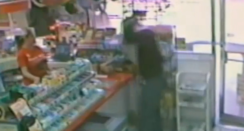 Empleados de gasolineras están en pie de alerta ante el aparente aumento de asaltos a mano armada con delincuentes sumamente peligrosos.