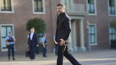 El presidente de Ucrania, Volodymyr Zelenskyy, a su llegada a la cena formal en el Paleis Huis ten Bosch, previa a la cumbre de la OTAN en La Haya, Holanda, el 24 de junio de 2025. (AP Foto/Markus Schreiber)