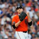 Tarik Skubal, lanzador de los Tigres de Detroit, reacciona tras conseguir su último out en el juego ante los Reales de Kansas City, el viernes 24 de julio de 2026 (AP Foto/Paul Sancya)