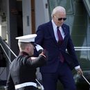 El presidente de EEUU Joe Biden llega en helicóptero a un evento de recaudación de fondos de campaña en San Francisco, el miércoles 21 de febrero de 2024. (AP Foto/Manuel Balce Ceneta)