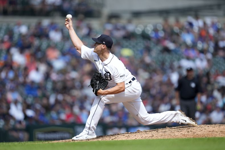Matt Manning, de los Tigres de Detroit, lanza en la séptima entrada del partido ante los Azulejos de Toronto, el sábado 8 de julio de 2023, en Detroit. (AP Foto/Paul Sancya)