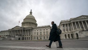 AP Explica: ¿Trump puede declarar emergencia para muro?