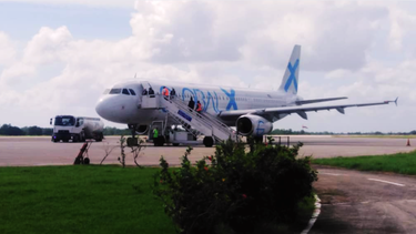 eeuu deporta a 34 cubanos a la habana. uno de ellos fue arrestado al llegar a la isla