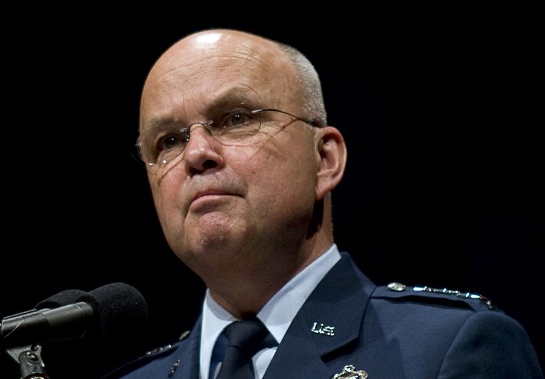 El entonces director general de la CIA, Michael Hayden, hablando en la Universidad Estatal de Kansas, el 30 de abril del 2008. Una comisi&oacute;n del Senado de EEUU concluy&oacute; que la CIA exager&oacute; la efectividad de los interrogatorios forzados