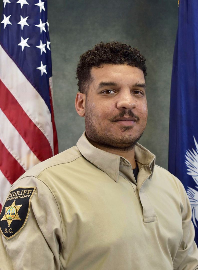 Foto sin fecha divulgada por la policía del condado Darlington en Carolina del Sur, que muestra al policía Devin Mason. (Policía del condado Darlington via AP)