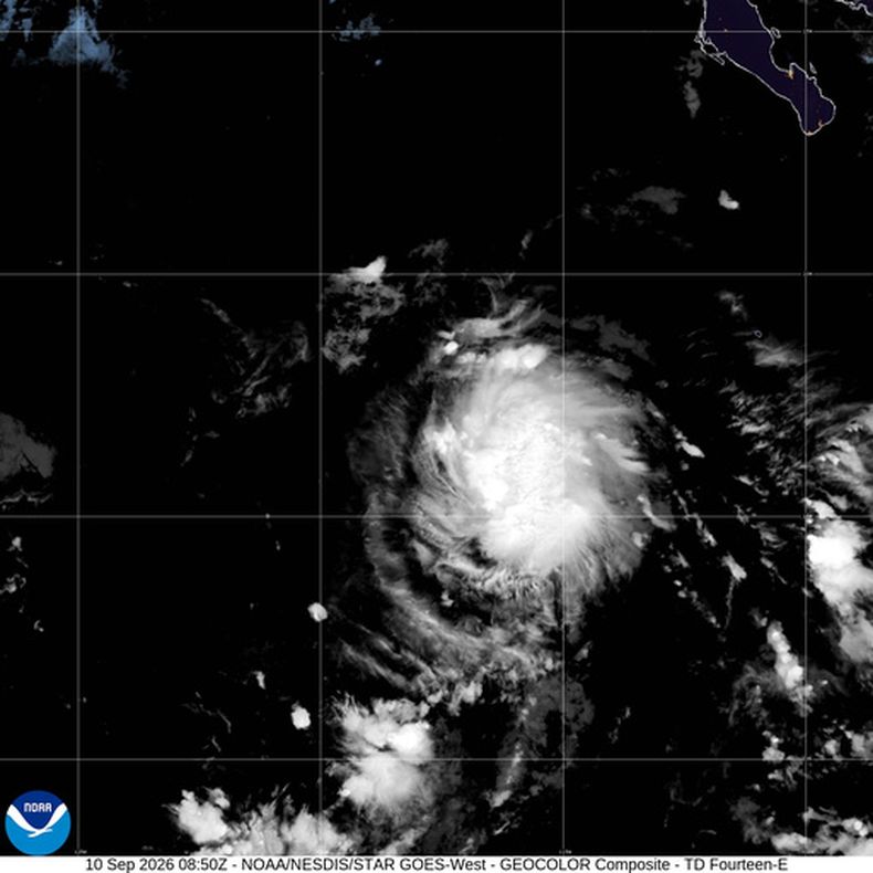 Esta imagen por satélite de NOAA muestra la tormenta tropical Norbert en el océano Pacífico, el jueves 10 de septiembre de 2026. (NOAA via AP)