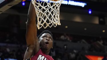 Heat gana 123-106 a Rockets; Oladipo regresa a la acción