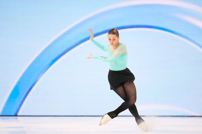 ARCHIVO - La patinadora artística rusa Kamila Valieva compite en el Campeonato de Saltos de Rusia en Moscú, el 31 de enero de 2026. (Foto AP/Pavel Bednyakov, Archivo)