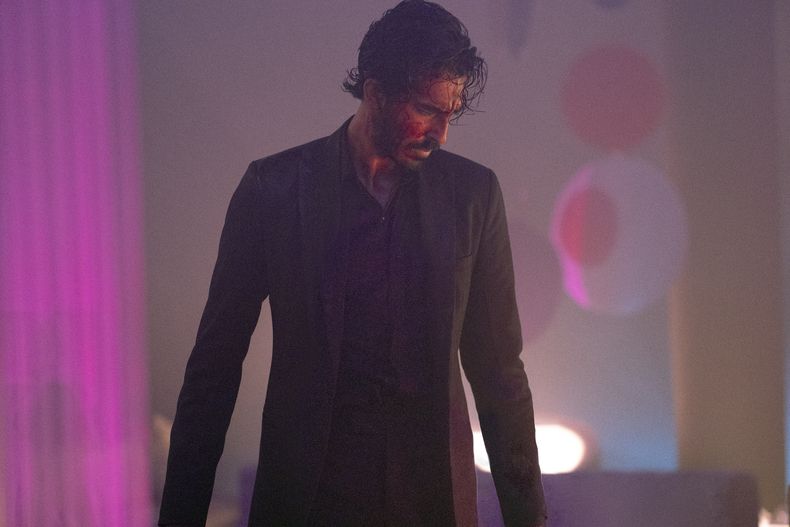 En esta imagen proporcionada por Universal Pictures, Dev Patel en una escena de Monkey Man. (Universal Pictures vía AP)