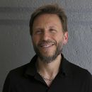 El músico argentino Noel Schajris posa para un retrato en la Ciudad de México el 31 de mayo de 2023. Schajris lanzó en su plataforma su álbum #SiempreLoSupe. (Foto AP/Berenice Bautista)