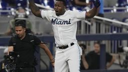 El cubano Jorge Soler, de los Marlins de Miami, festeja luego de anotar un jonrón de dos carreras en el encuentro del martes 16 de mayo de 2023, ante los Nacionales de Washington (AP Foto/Marta Lavandier)