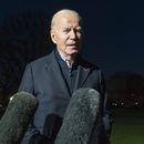 El presidente Joe Biden responde a una pregunta después de descender del helicóptero presidencial en la Casa Blanca, el 20 de diciembre de 2023, en Washington. (AP Foto/Alex Brandon, Archivo)